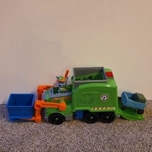 PAW Patrol Rocky’s Crush N’ Roll Recycling Truck with Rocky Action Figure